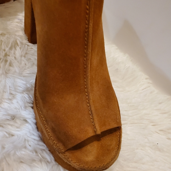 Shoes - Picture 3 of 5